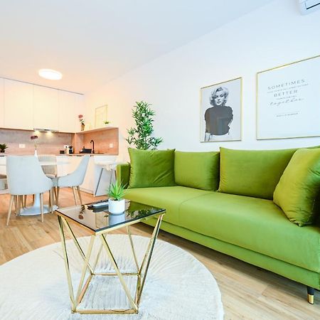 Km Flats Lägenhet Oradea Exteriör bild