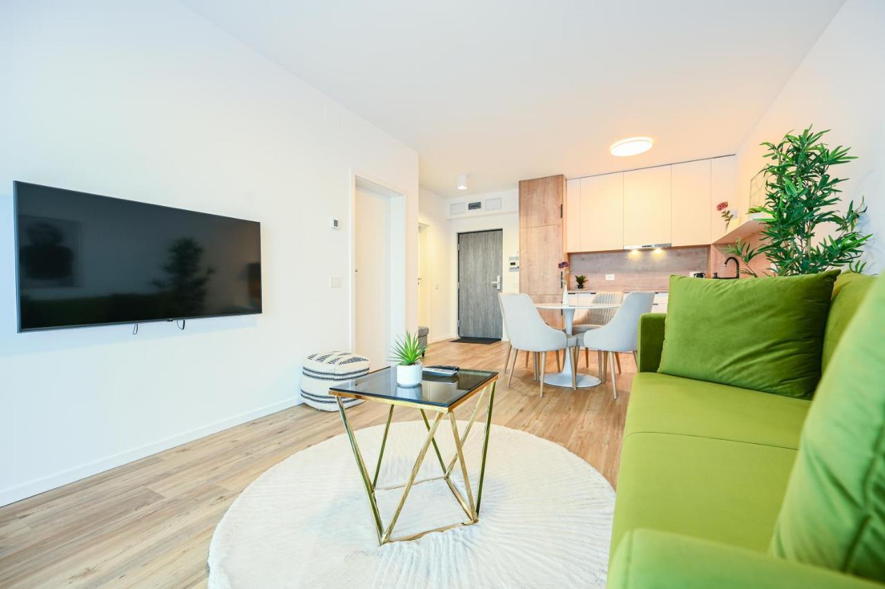 Km Flats Lägenhet Oradea Exteriör bild