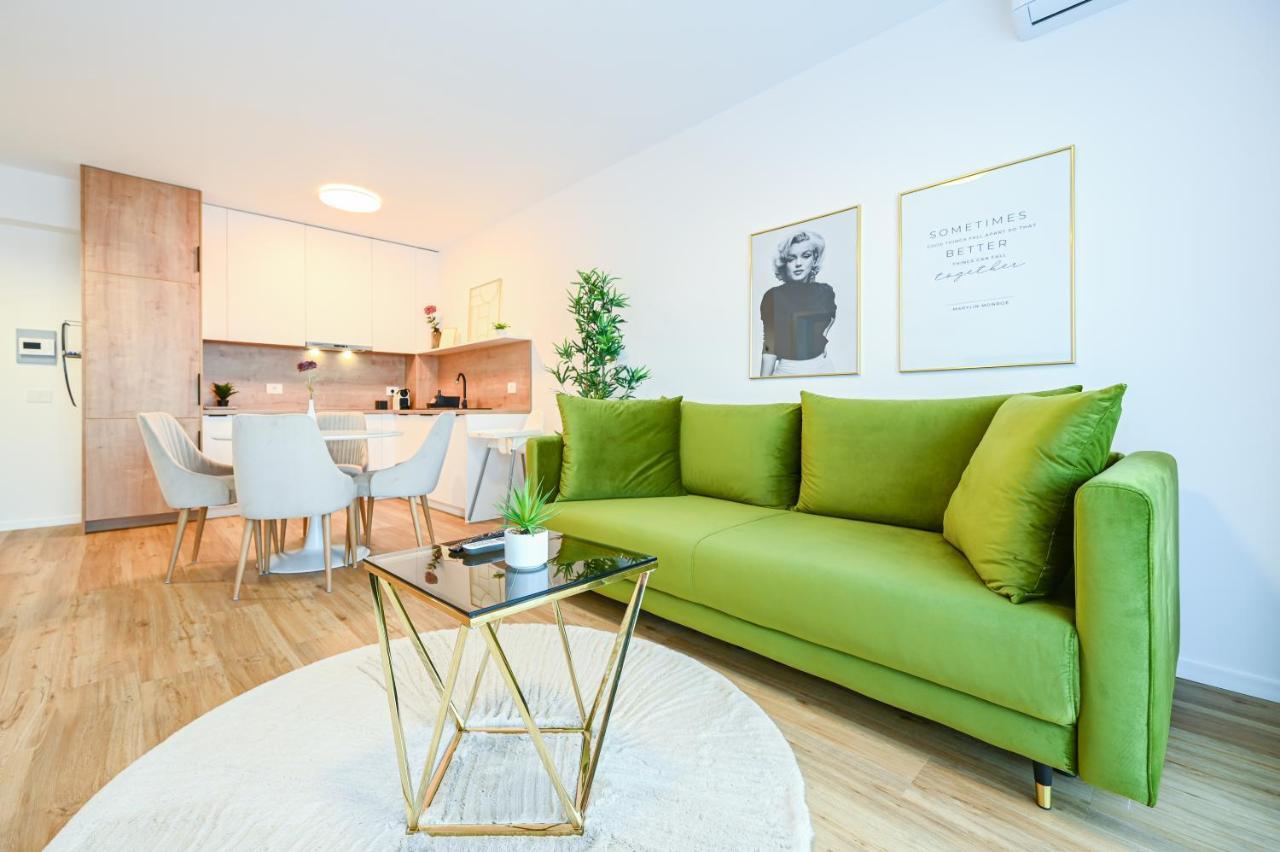 Km Flats Lägenhet Oradea Exteriör bild