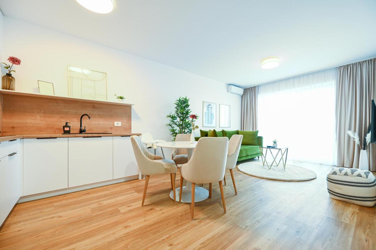 Km Flats Lägenhet Oradea Exteriör bild
