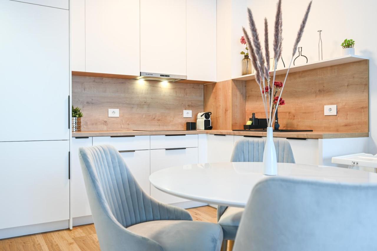 Km Flats Lägenhet Oradea Exteriör bild