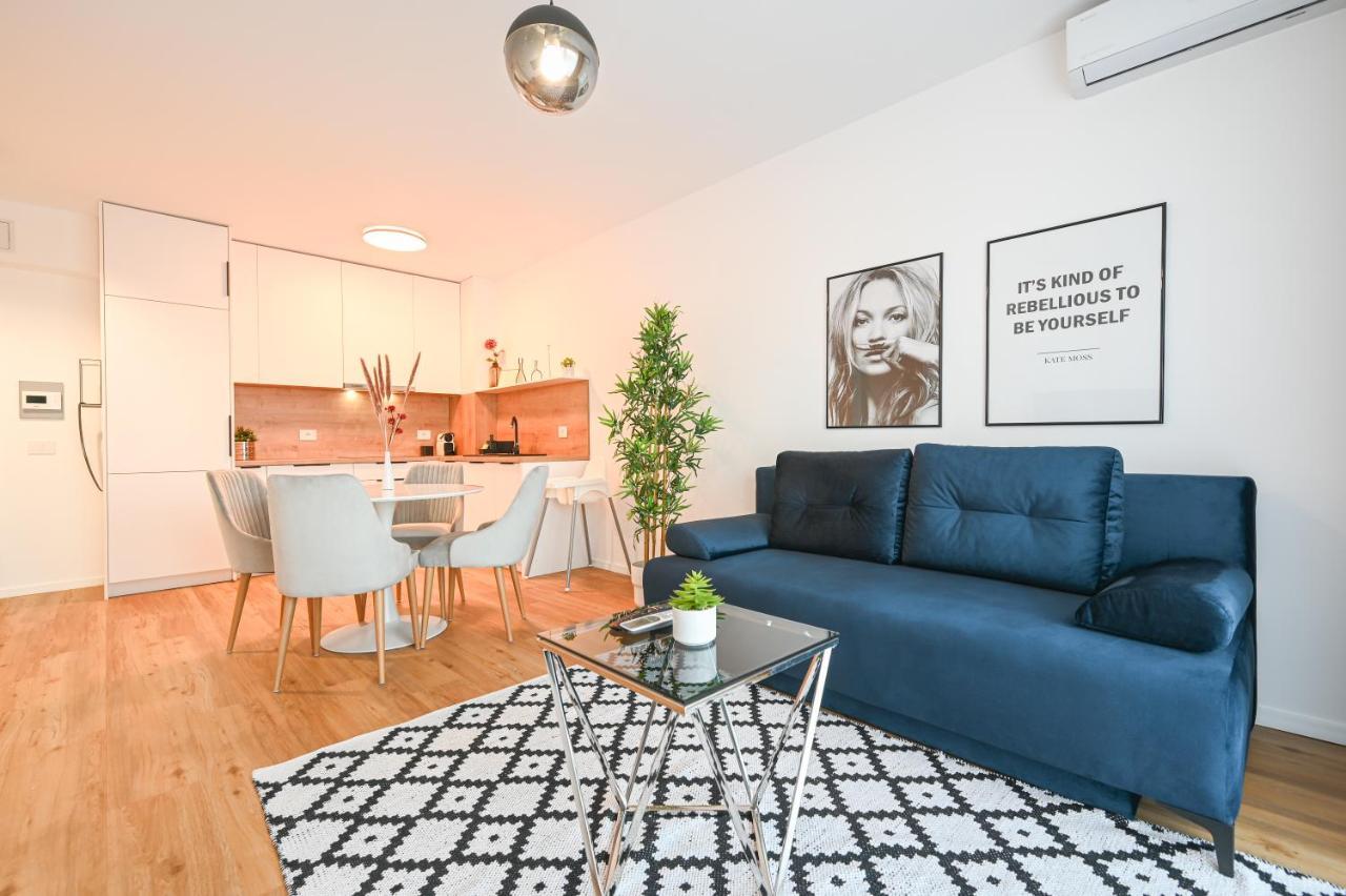 Km Flats Lägenhet Oradea Exteriör bild