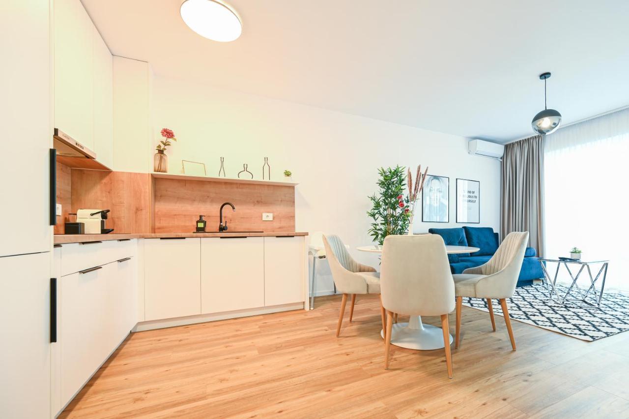 Km Flats Lägenhet Oradea Exteriör bild